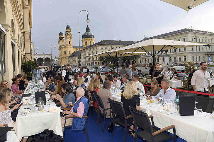 FILMCASINO DinnerClub Pop-Up Restaurant “Paracas by Le Roy`Smith” in München am 28.07.2022 AGENCY PEOPLE IMAGE (c) Michael Tinnefeld